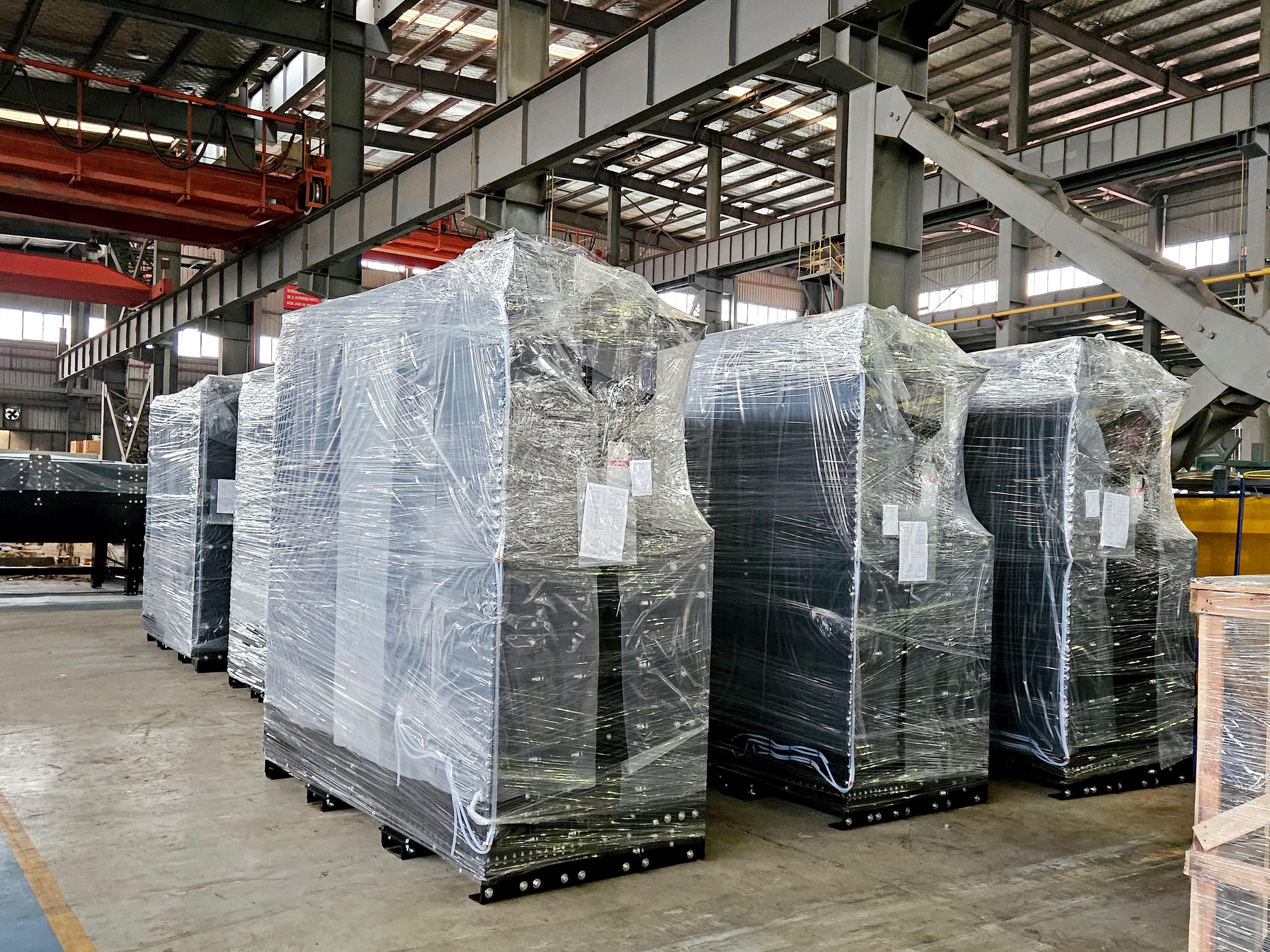 Container loading of SINRUI radiator for export 20231008_163724