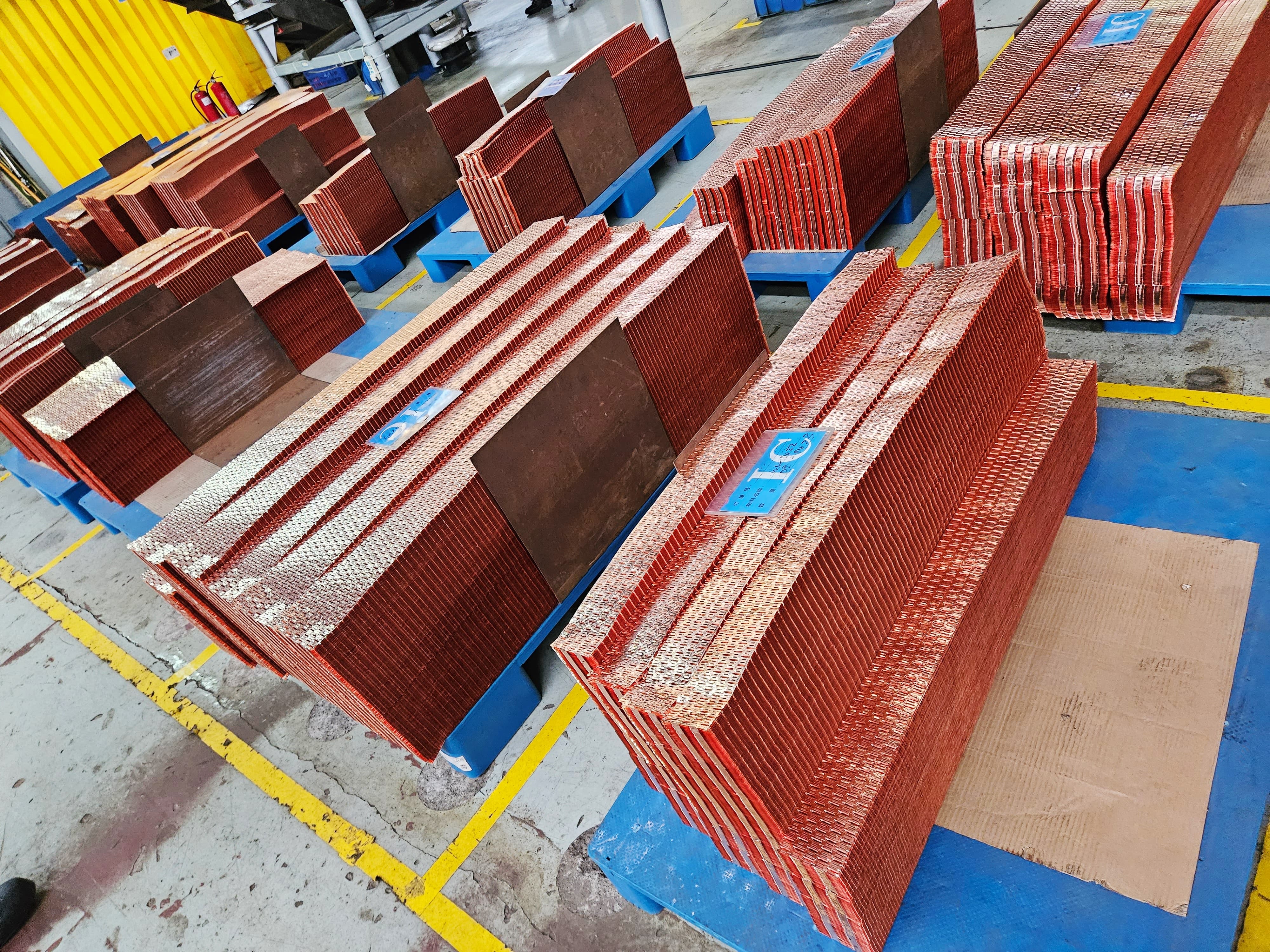 Copper radiator cores arranged in factory for generator radiator material