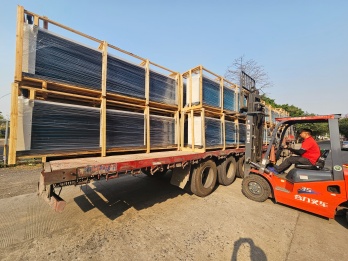 Forklift loading anti-corrosion coated air-cooled heat exchanger units