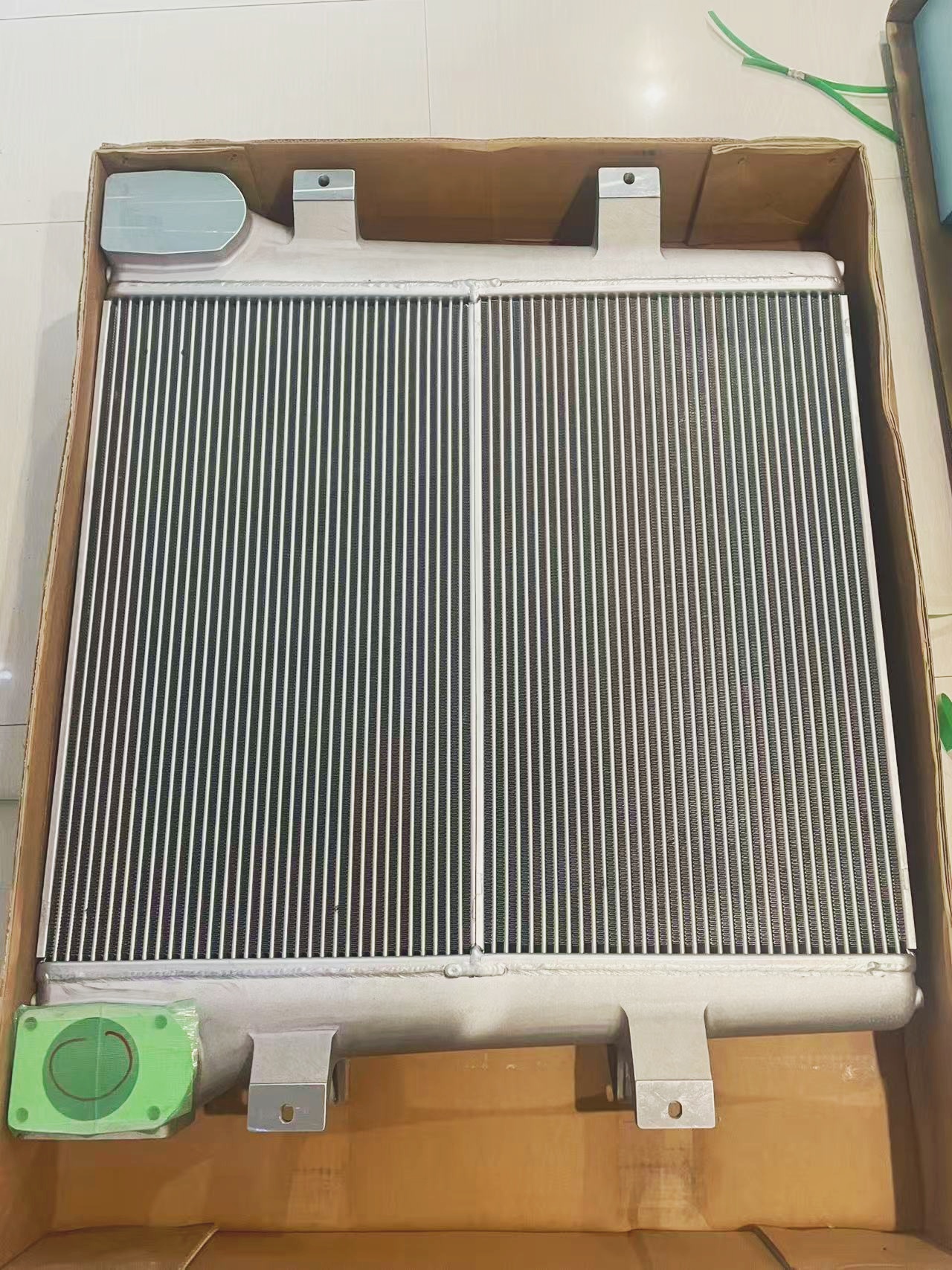 Medium-sized aluminum radiator core for generator set cooling