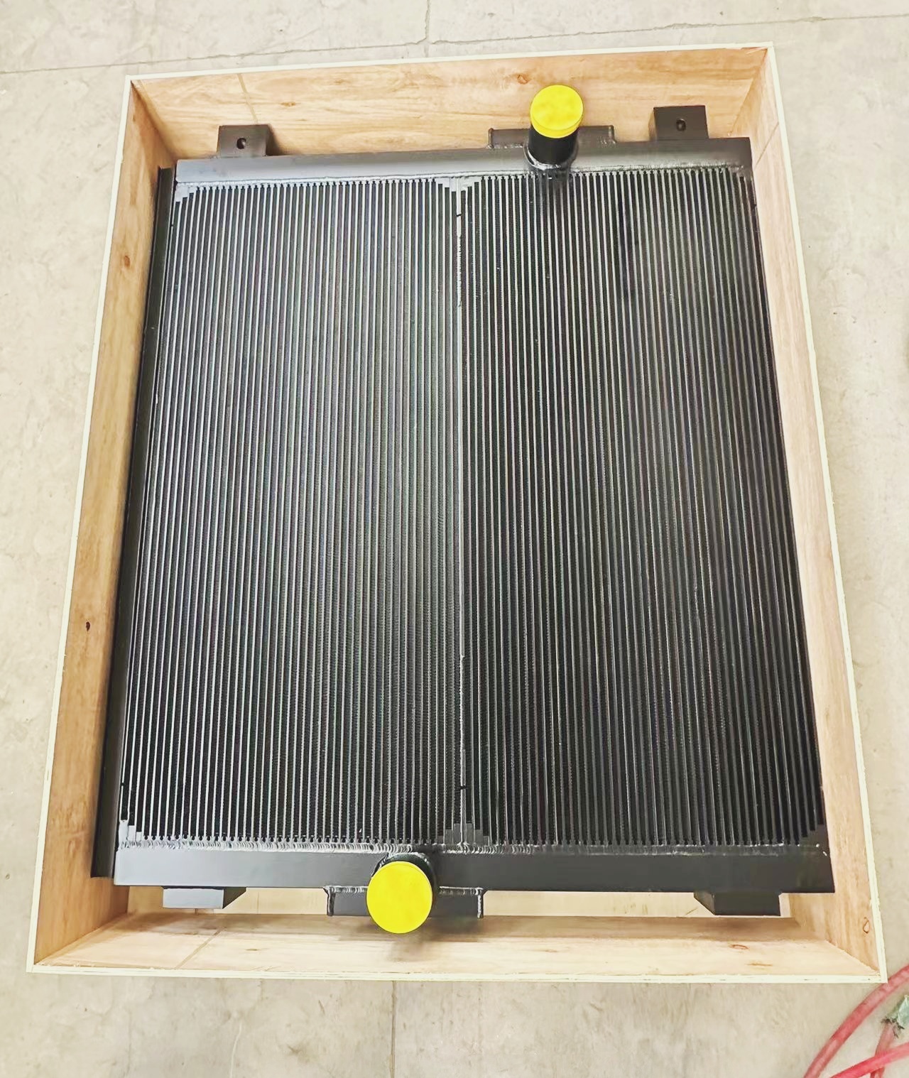 Square aluminum radiator core with reinforced fin-tube pattern