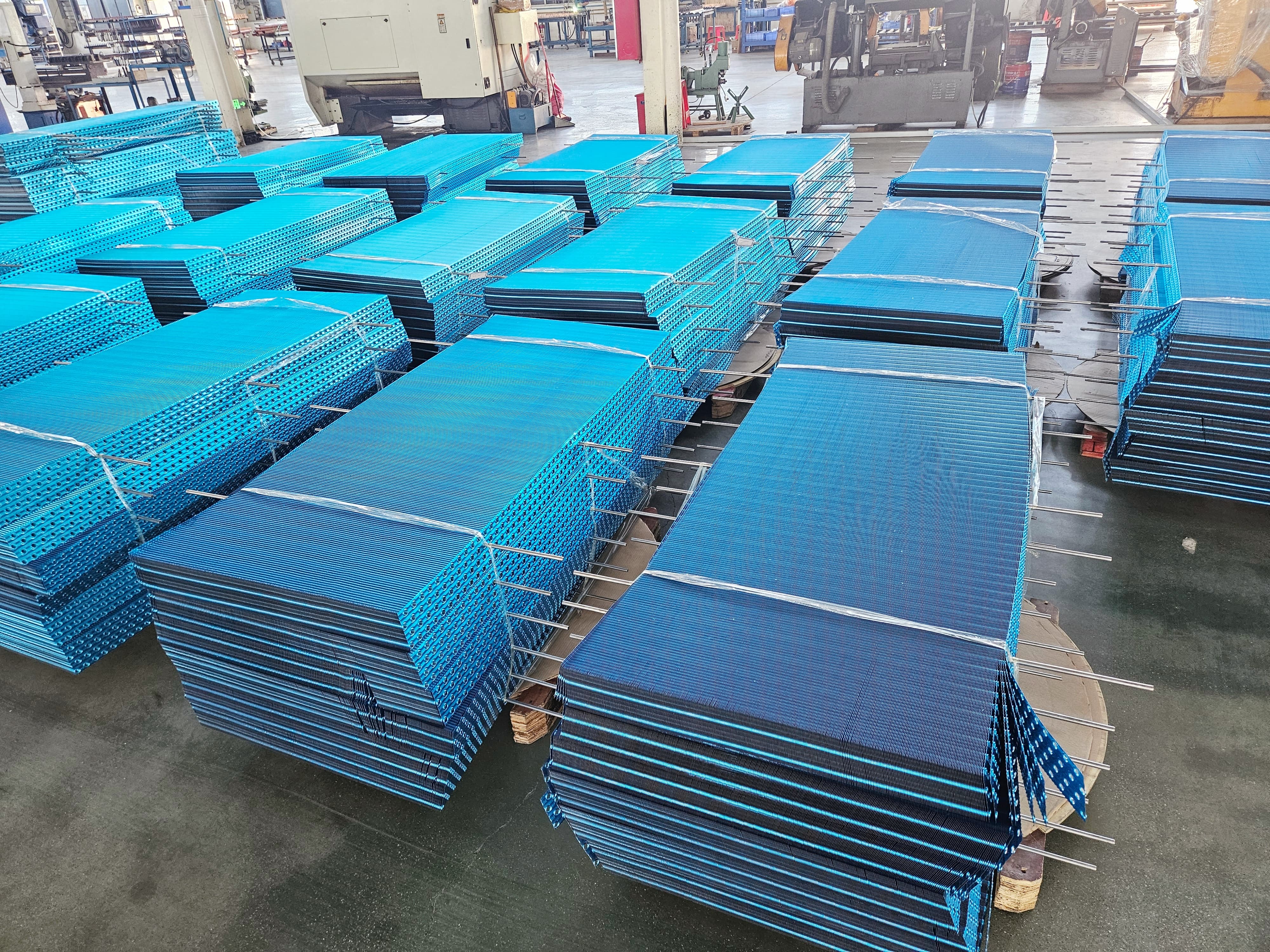 Blue-coated aluminum fin modules for evaporator and condenser units
